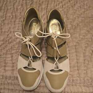 Michael Kors Women's Lace-Up Beige and Cream Boots